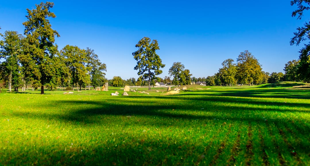 Vue aérienne d’ensemble du domaine, du parcours et de ses plans d’eau